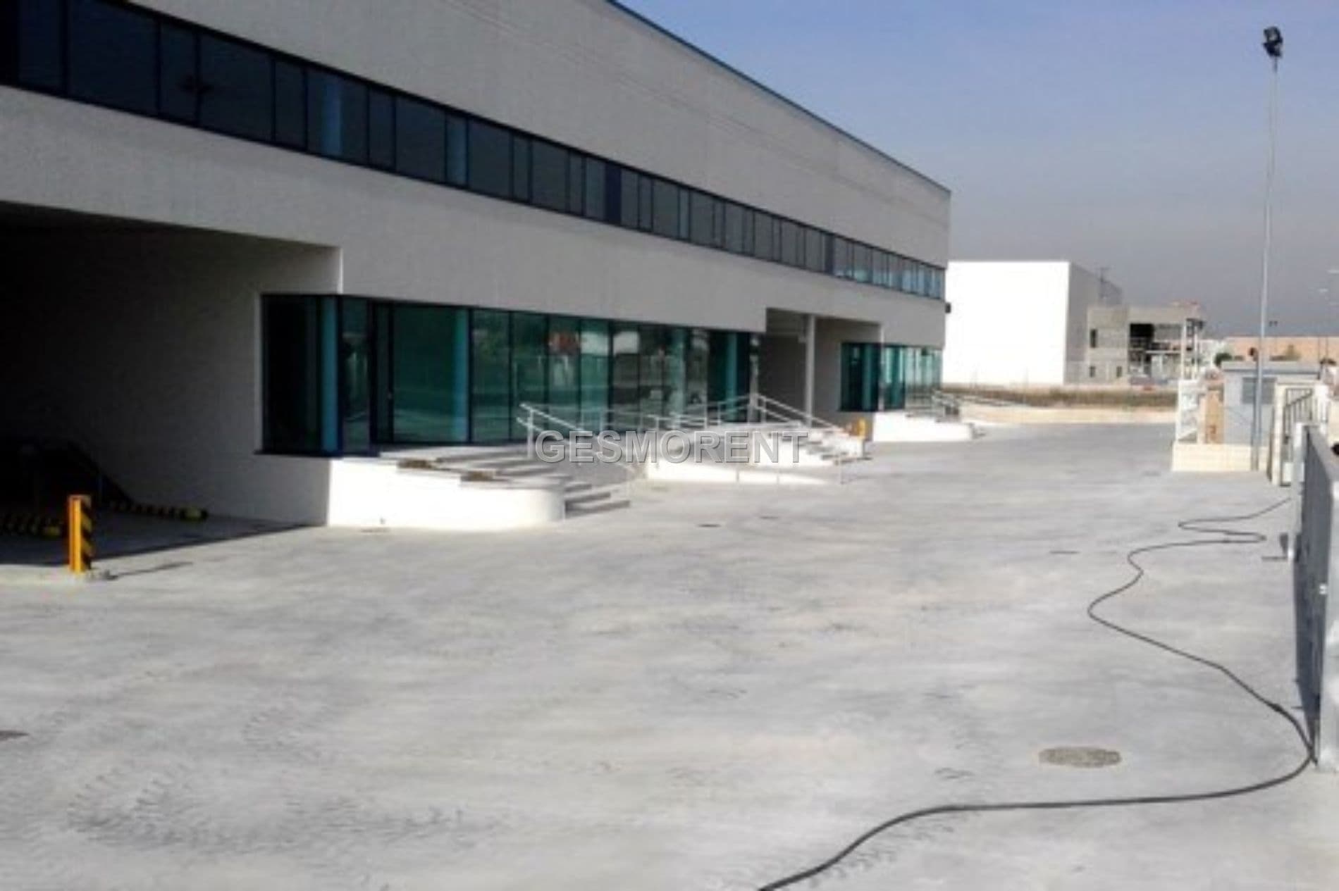 EDIFICIO INDUSTRIAL EN ALQUILER EN SAN FERNANDO DE HENARES, MADRID - Foto 1