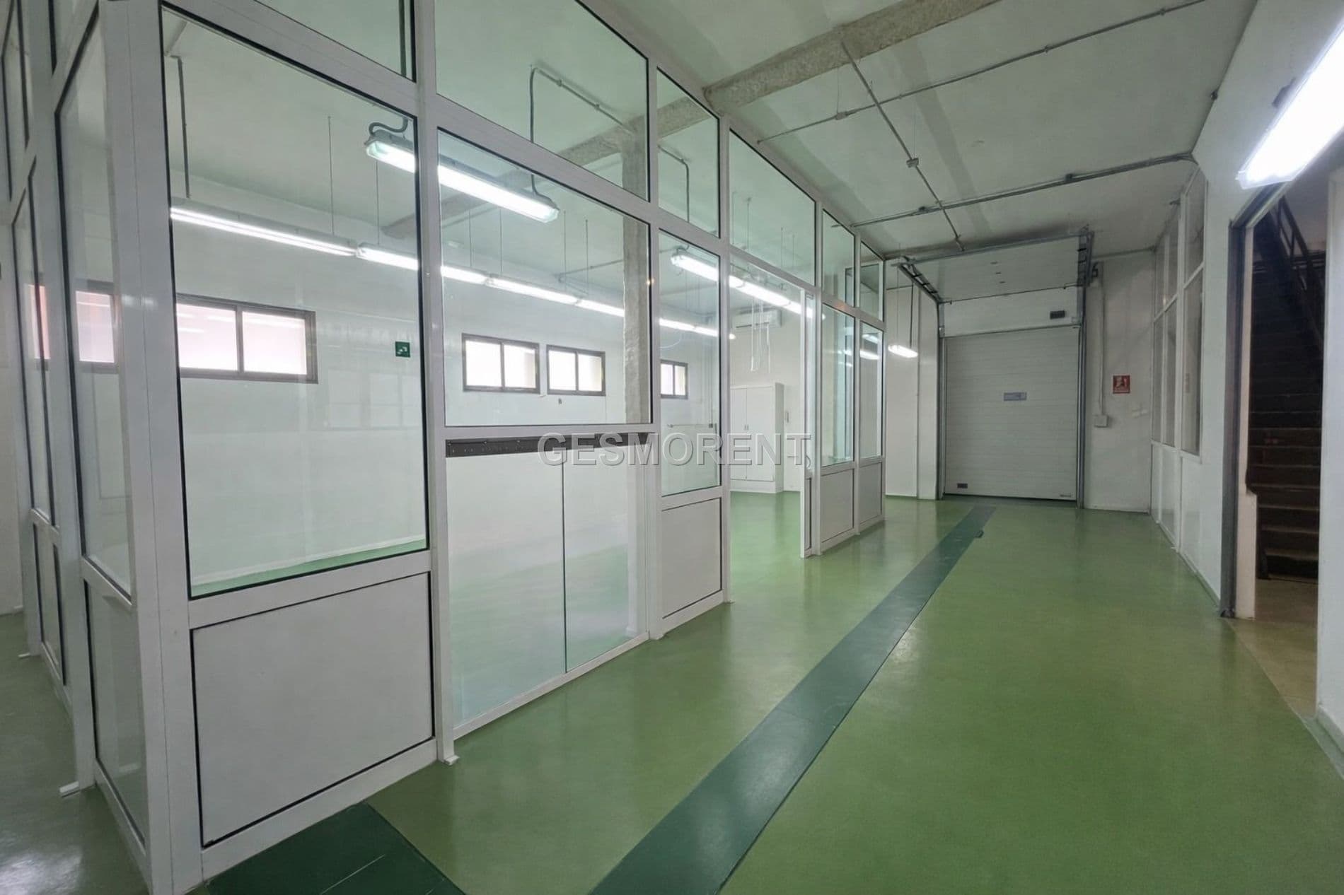 NAVE INDUSTRIAL EN VENTA EN SANT VICENÇ DELS HORTS, BARCELONA - Foto 4