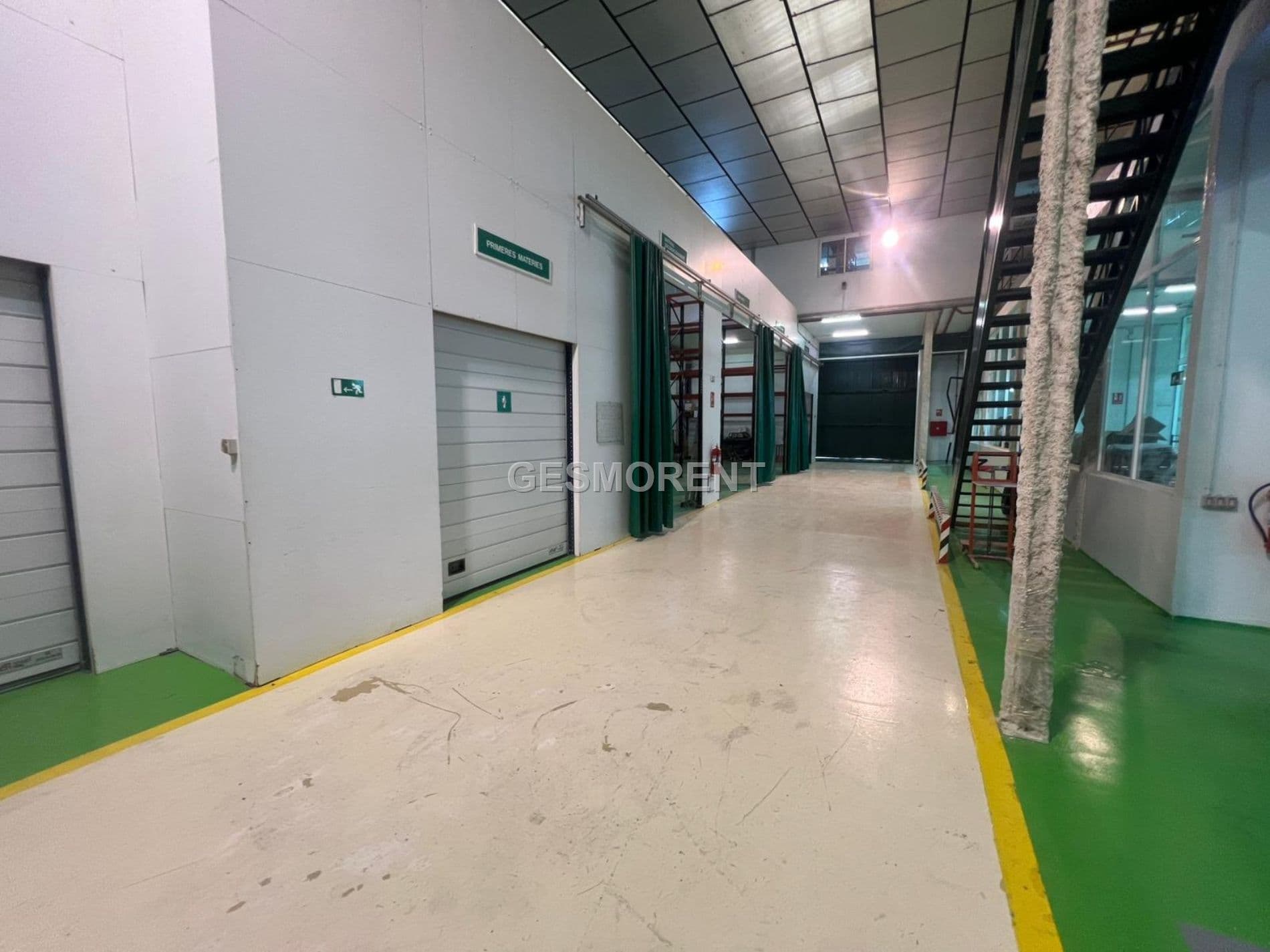 NAVE INDUSTRIAL EN VENTA EN SANT VICENÇ DELS HORTS, BARCELONA - Foto 3