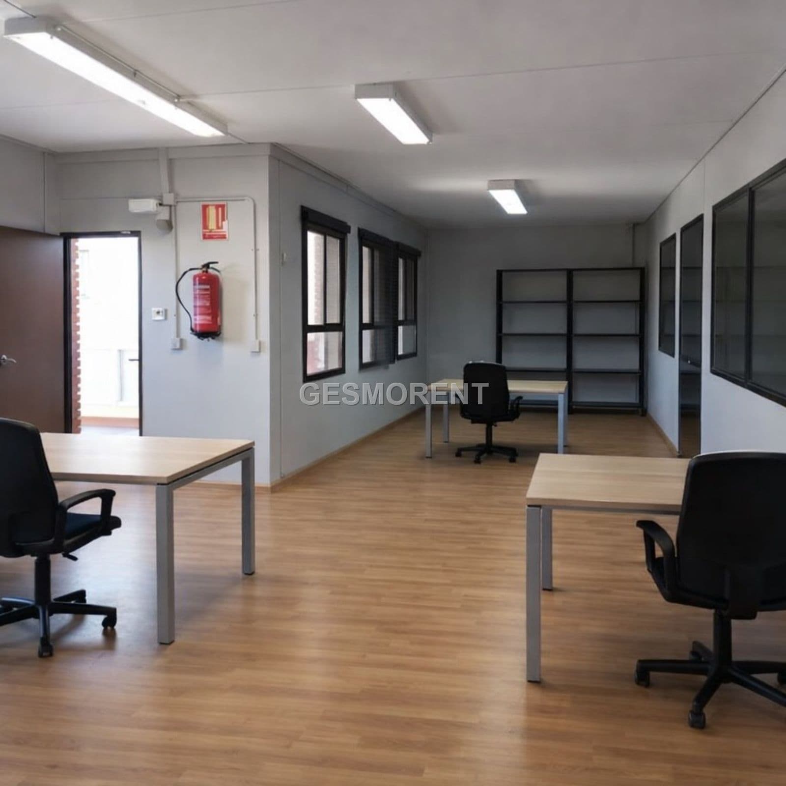 NAVE CON INQUILINO (A CORTO PLAZO) EN VENTA EN EL POLIGONO EL OLIVERAL, VALENCIA - Foto 3