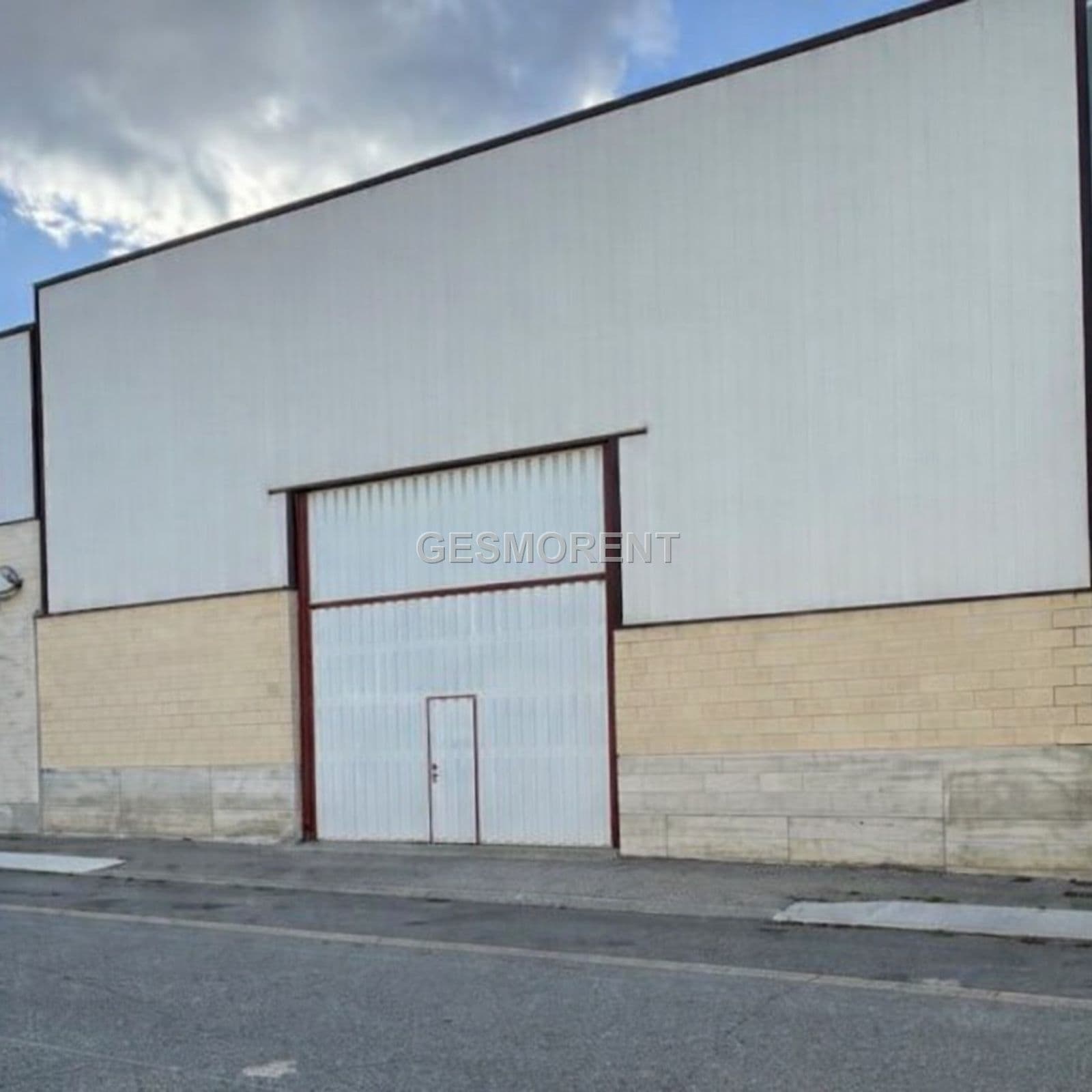 NAVE CON INQUILINO EN VENTA EN PAMPLONA, NAVARRA - Foto 1