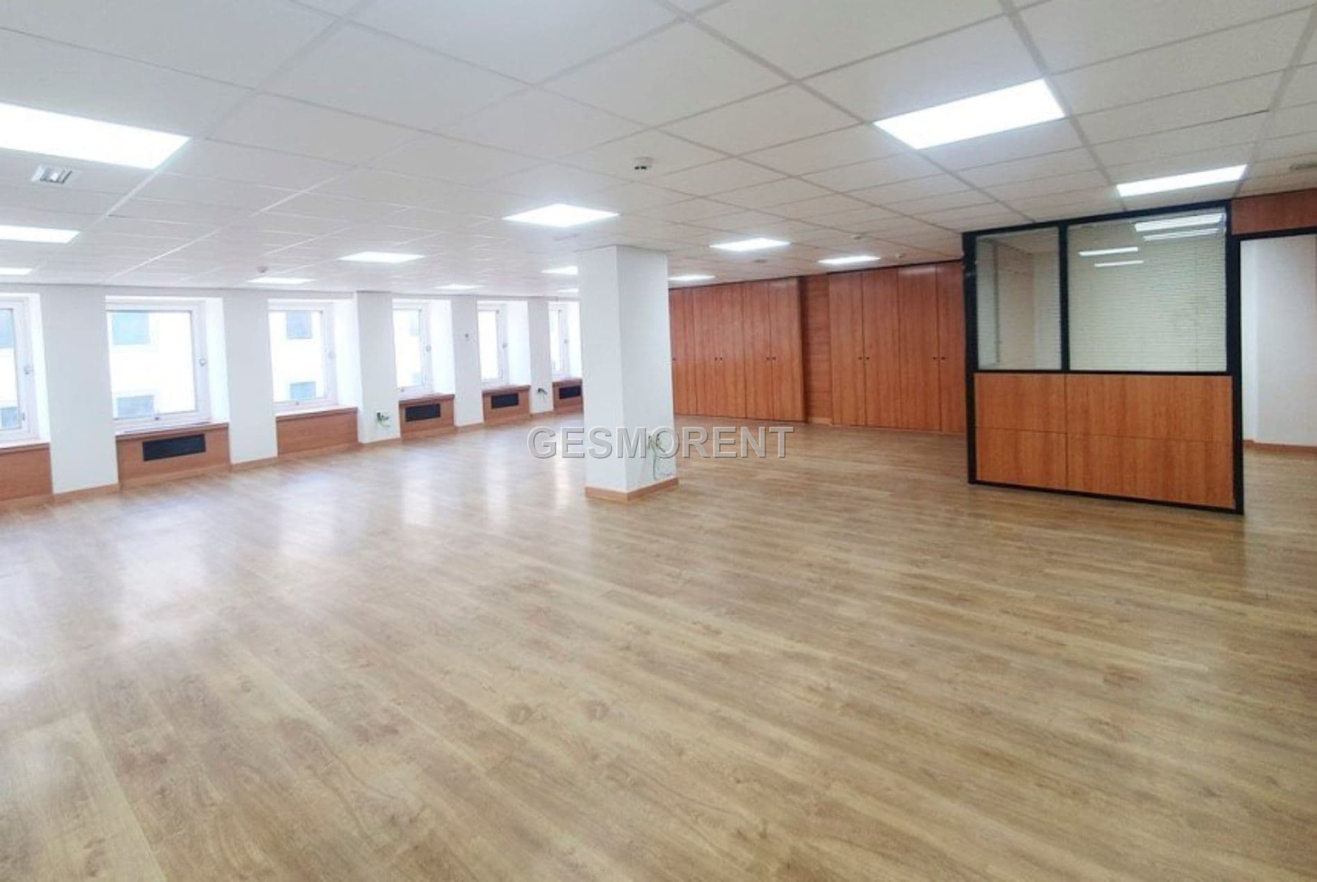 OFICINA EN ALQUILER EN LAS CORTES, BARRIO EN EL CENTRO DE MADRID - Foto 1