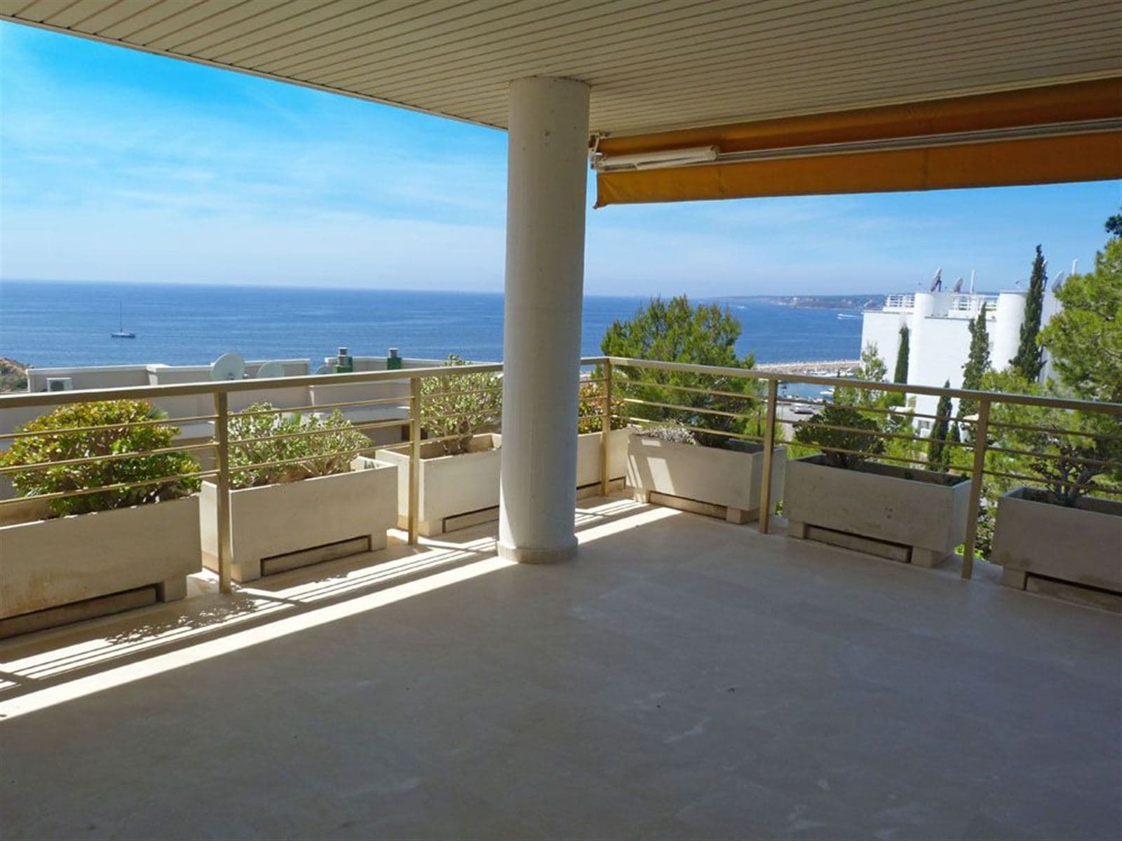 APARTAMENTO REFORMADO CON VISTAS MAR Y ACCESO A PUERTO PORTALS Y A LA PLAYA - Foto 1