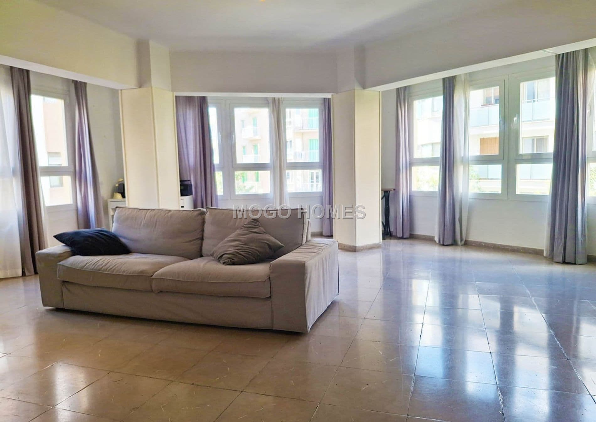 AMPLIO PISO SITUADO EN LA AVENIDA ARGENTINA - Foto 1