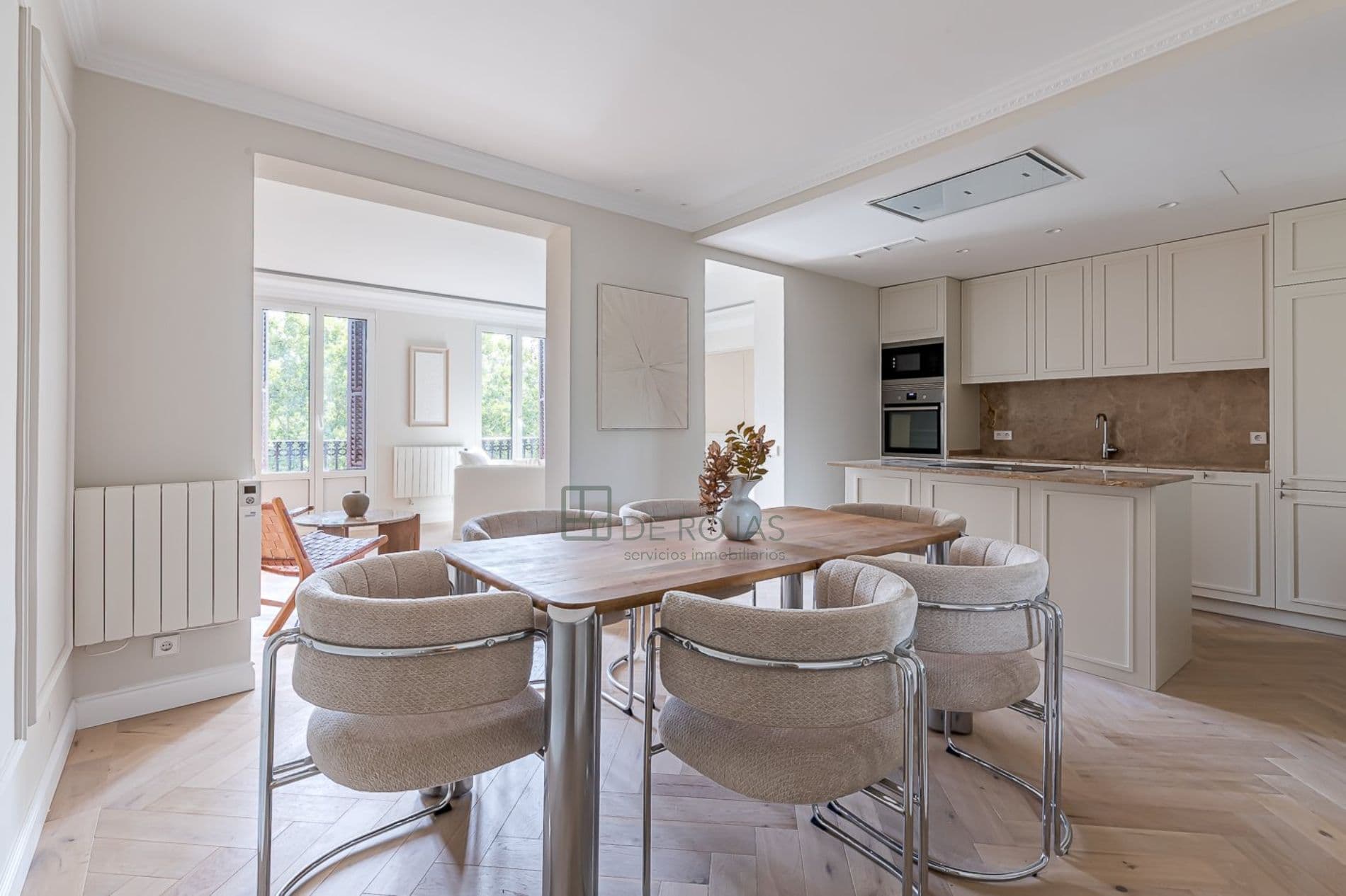 VIVIENDA EXTERIOR CON BALCONES EN PASEO DEL PRADO - Foto 1