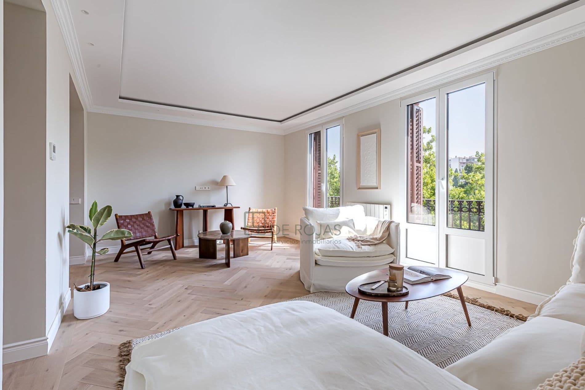 VIVIENDA EXTERIOR CON BALCONES EN PASEO DEL PRADO - Foto 2