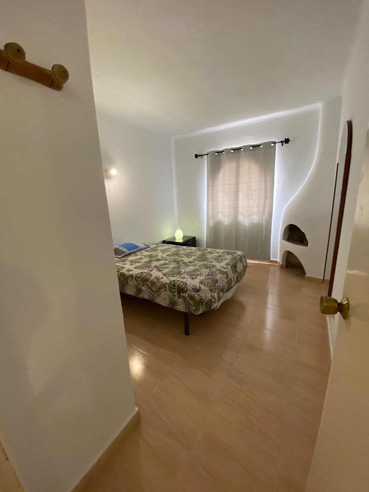 Parcela con 2 Edificaciones (Adosados) en Playa d´en Bossa - Foto 4