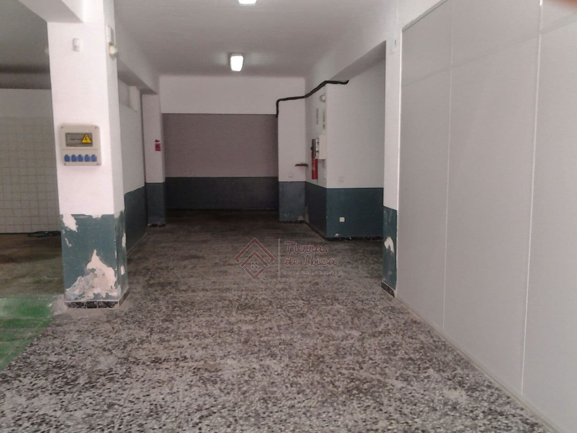 Local Comercial con Múltiples Posibilidades en Cap Martinet - Foto 1