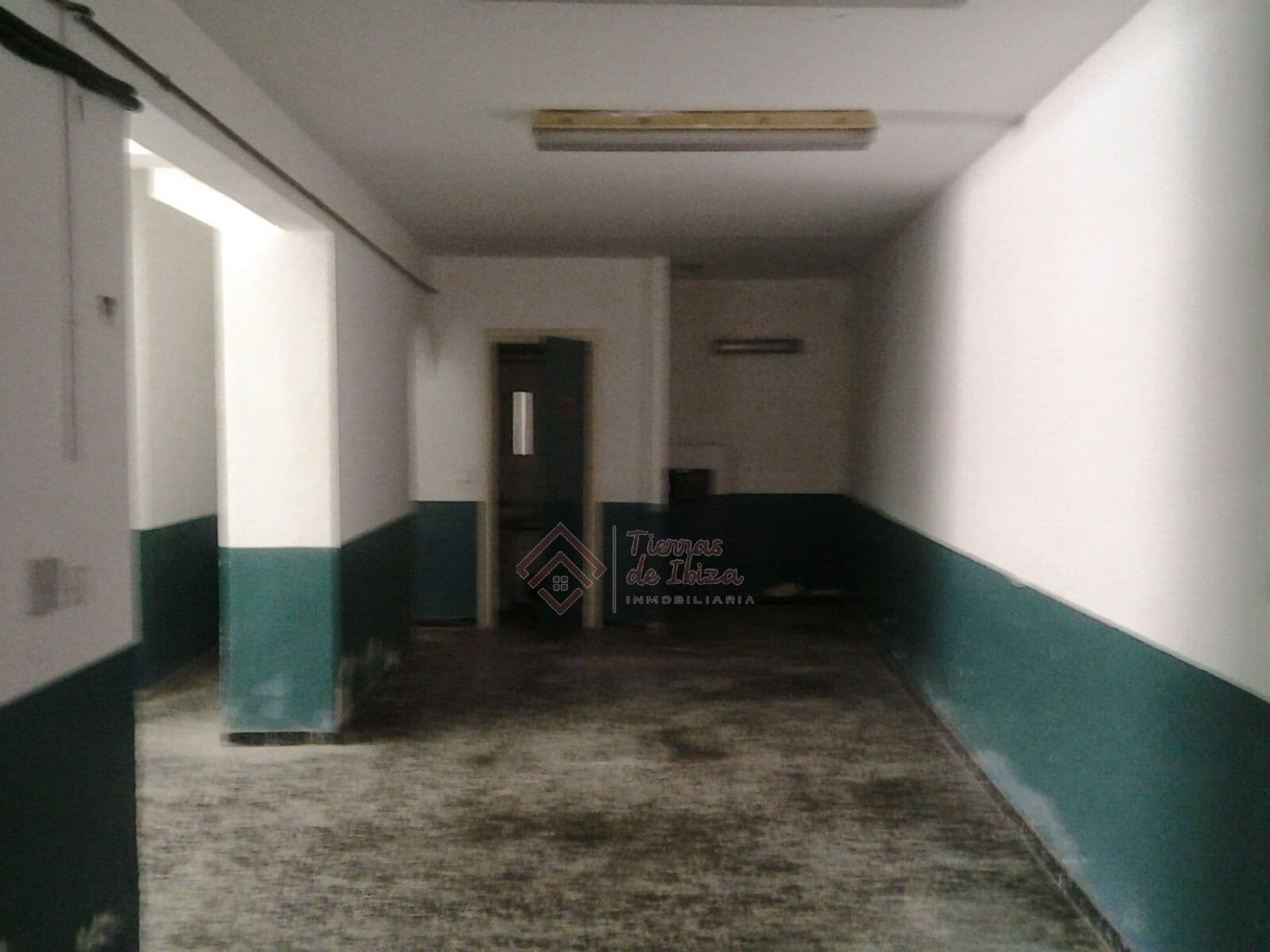 Local Comercial con Múltiples Posibilidades en Cap Martinet - Foto 3