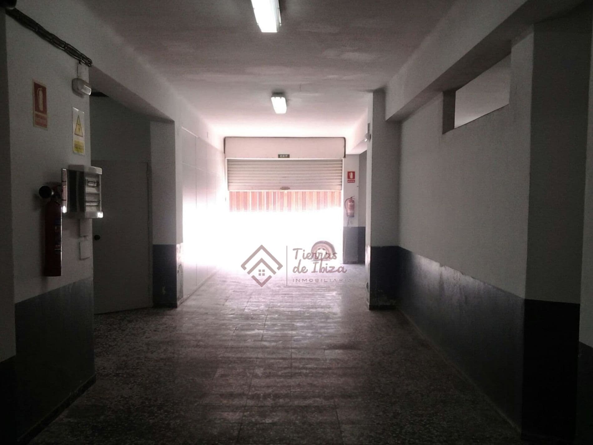 Local Comercial con Múltiples Posibilidades en Cap Martinet - Foto 4