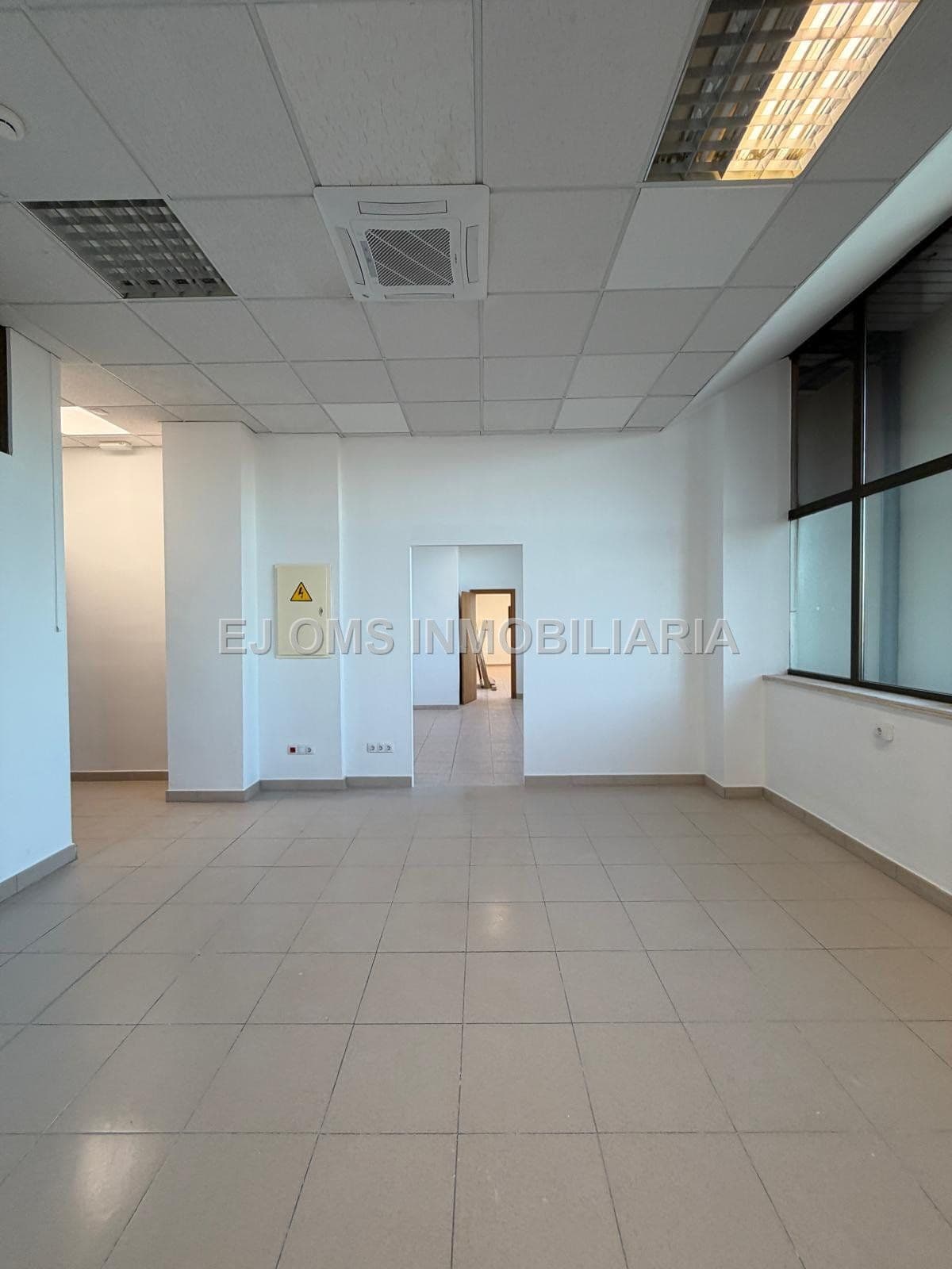 EN ALQUILER OFICINA DIVISIBLE. - Foto 1