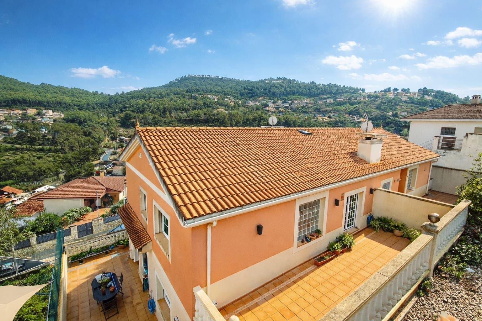 Magnífica casa en venta con ascensor,  piscina salina y amplio garaje - Foto 3