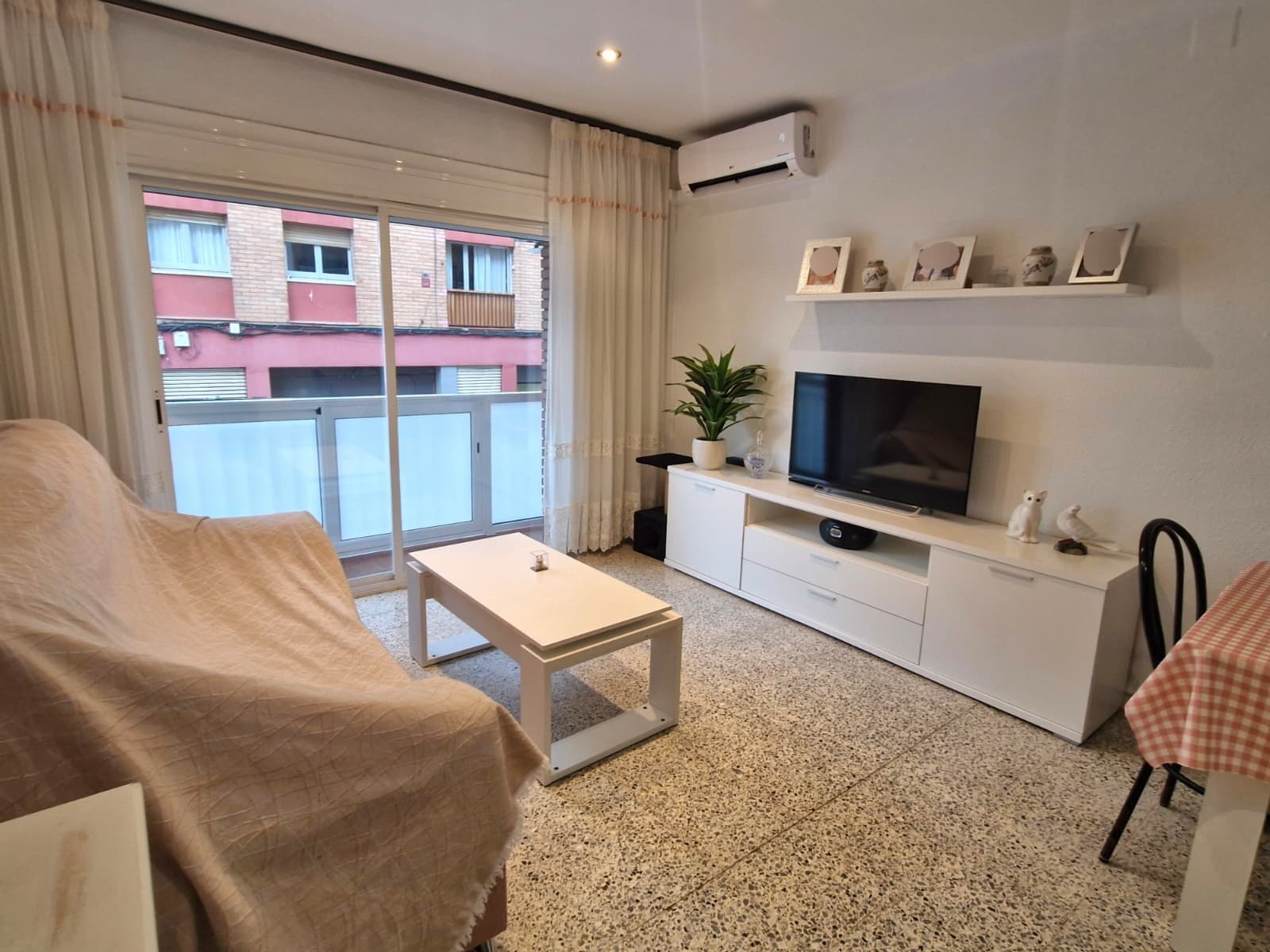 PISO CON 4 HABITACIONES Y BALCÓN - Foto 5