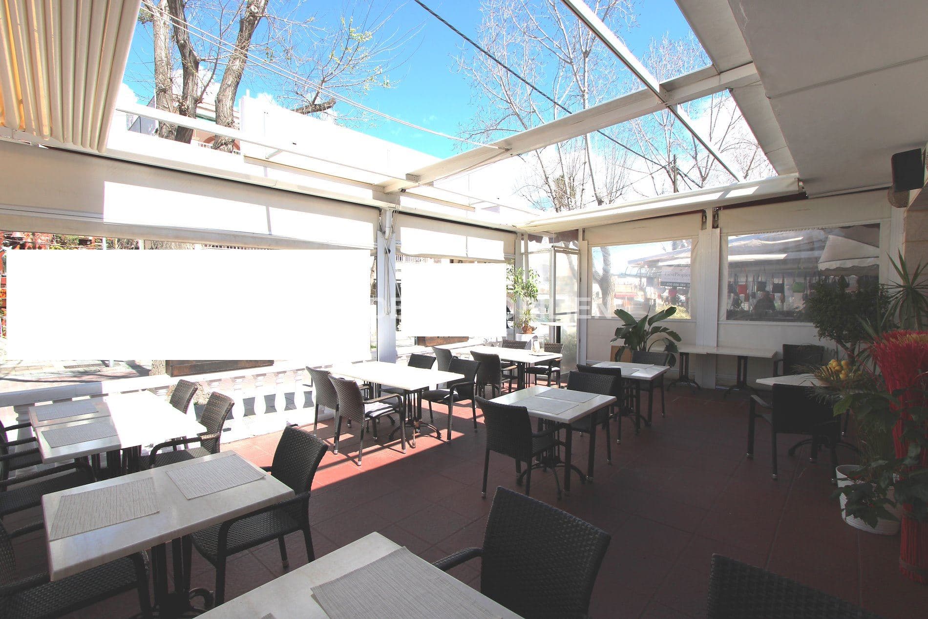 TRASPASO NEGOCIO RESTAURANTE EN PAGUERA MALLORCA EN VENTA - Foto 3