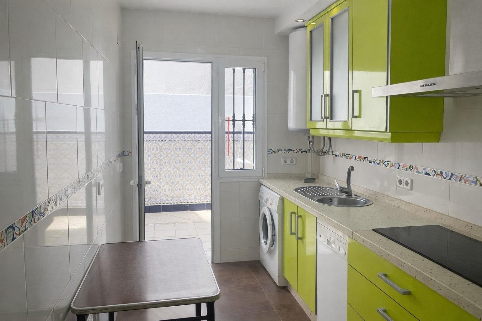 Luz, Diseño y Vida en el Corazón de Tarifa: Tu Nuevo Hogar Entre Dos Mares.- - Foto 4