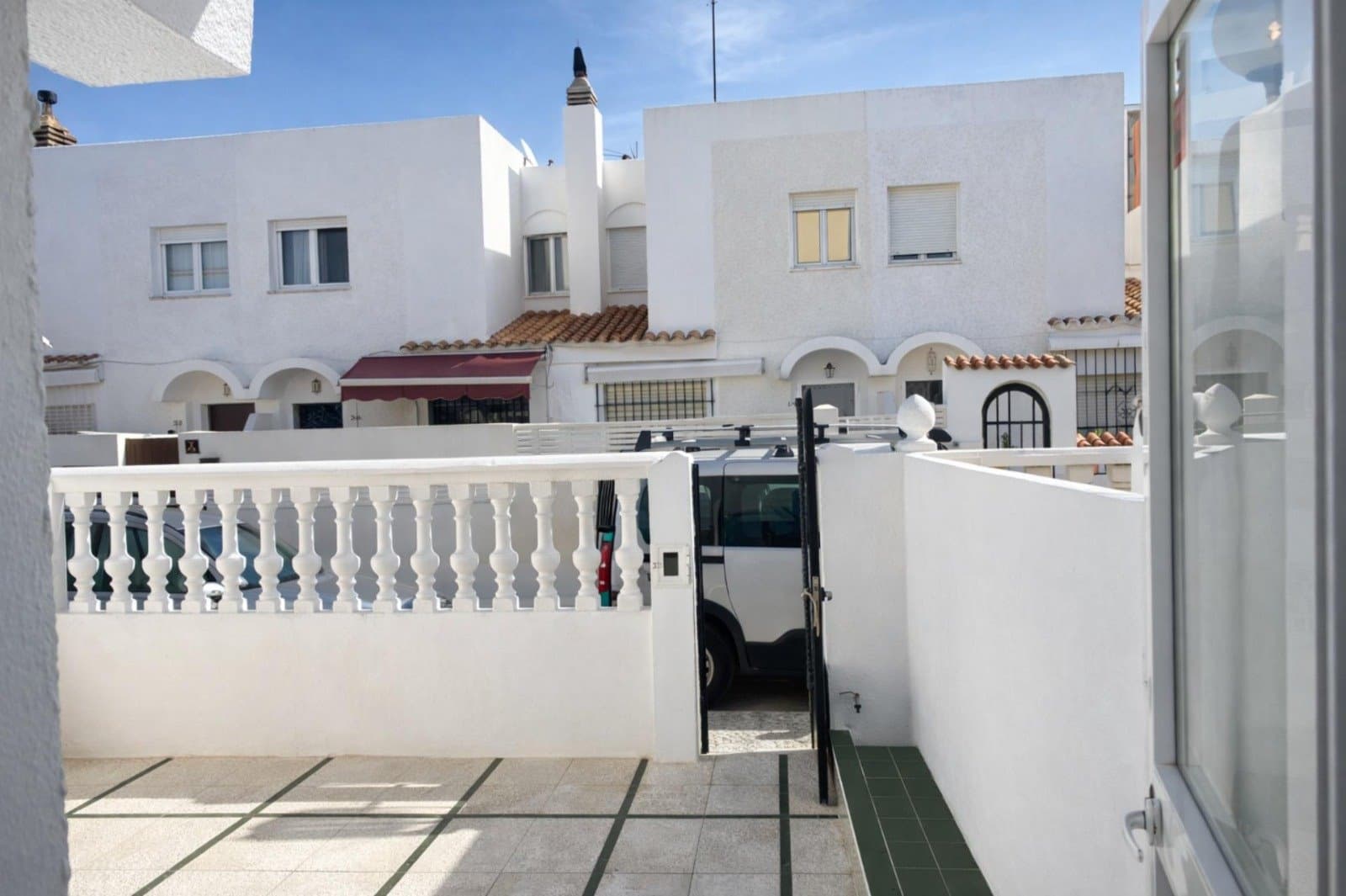 Luz, Diseño y Vida en el Corazón de Tarifa: Tu Nuevo Hogar Entre Dos Mares.- - Foto 2