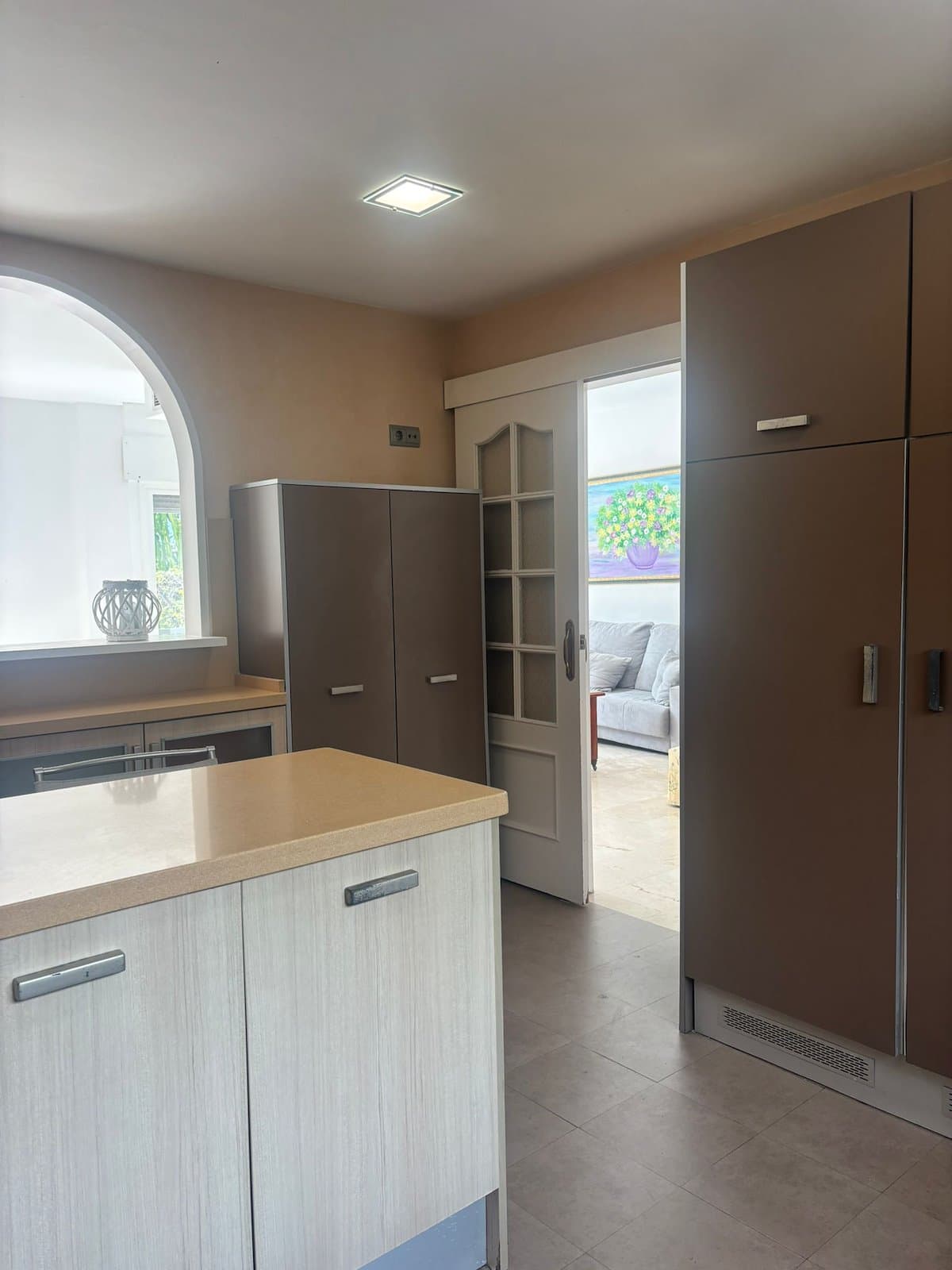 Adosado de cinco habitaciones, con dos baños y una aseo por un increíble precio ubicado en Estepona.- - Foto 4