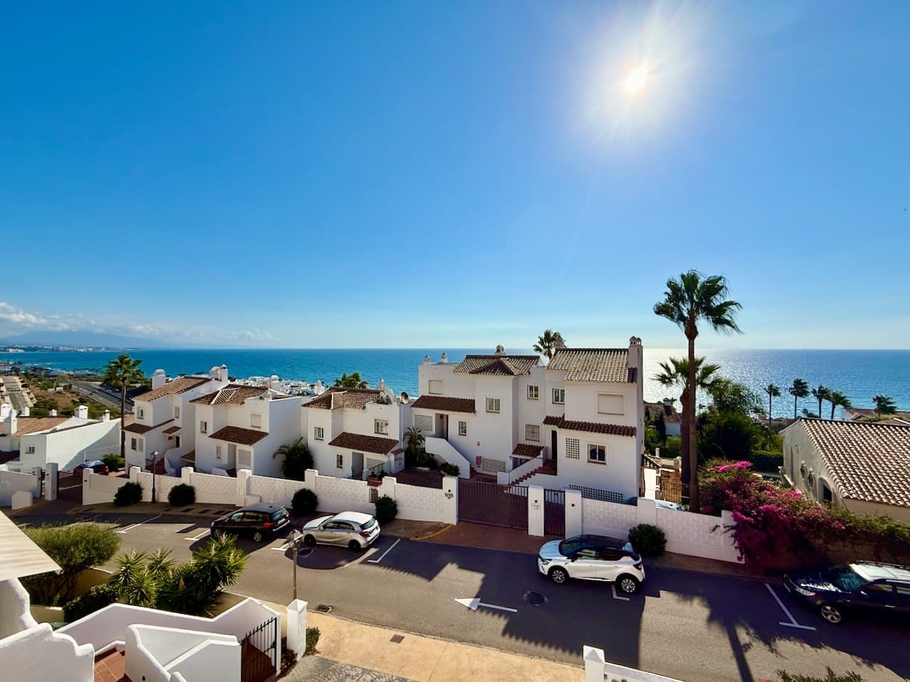 Amplio y luminoso Adosado ubicado en Casares.- - Foto 3