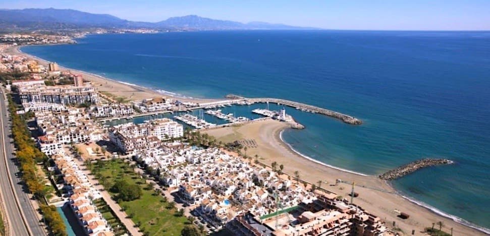 “Apartamento de 3 Dormitorios en Primera Línea de Playa – Puerto de la Duquesa” - Foto 1