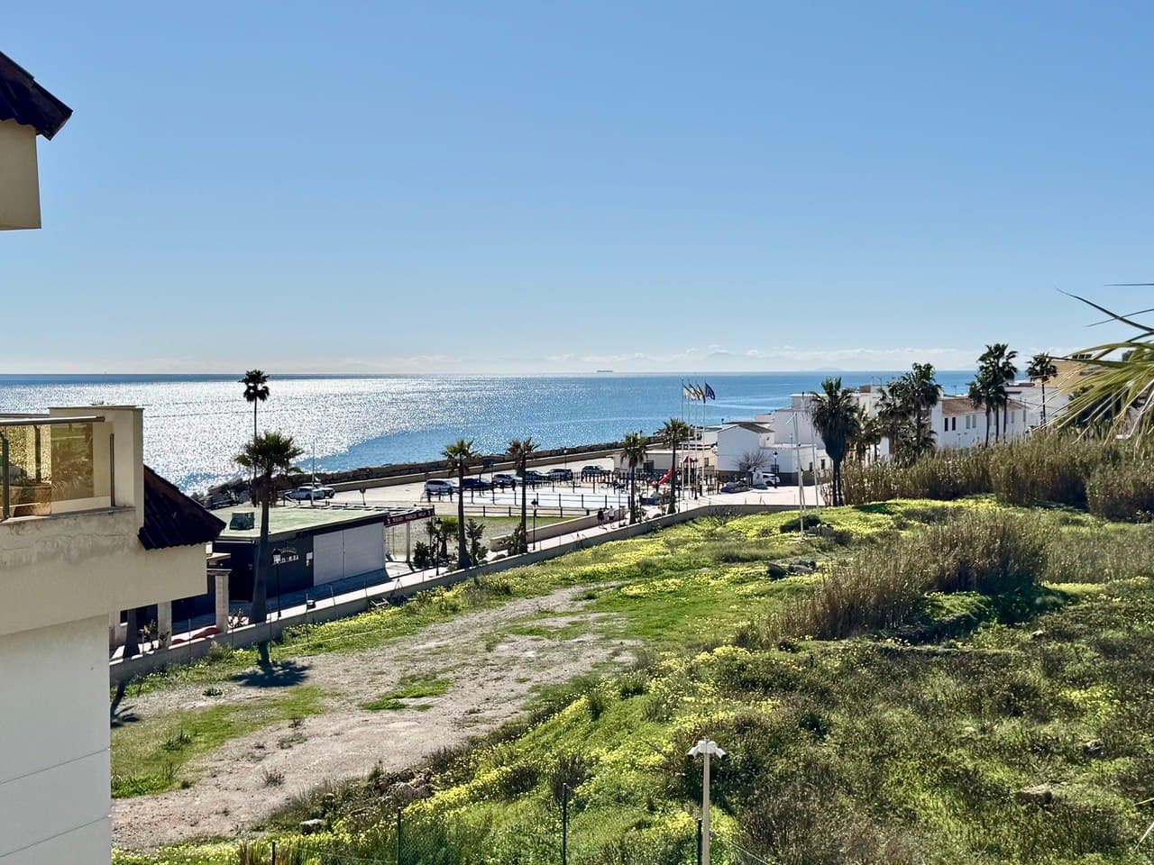 “Apartamento de 3 Dormitorios en Primera Línea de Playa – Puerto de la Duquesa” - Foto 3