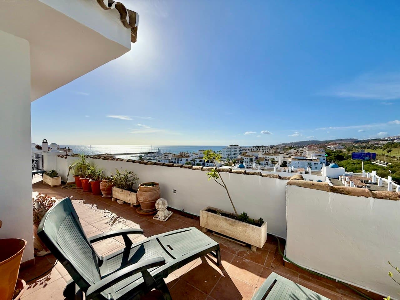 Ático exclusivo con privacidad absoluta y vistas panorámicas en Puerto de la Duquesa, Manilva.- - Foto 3