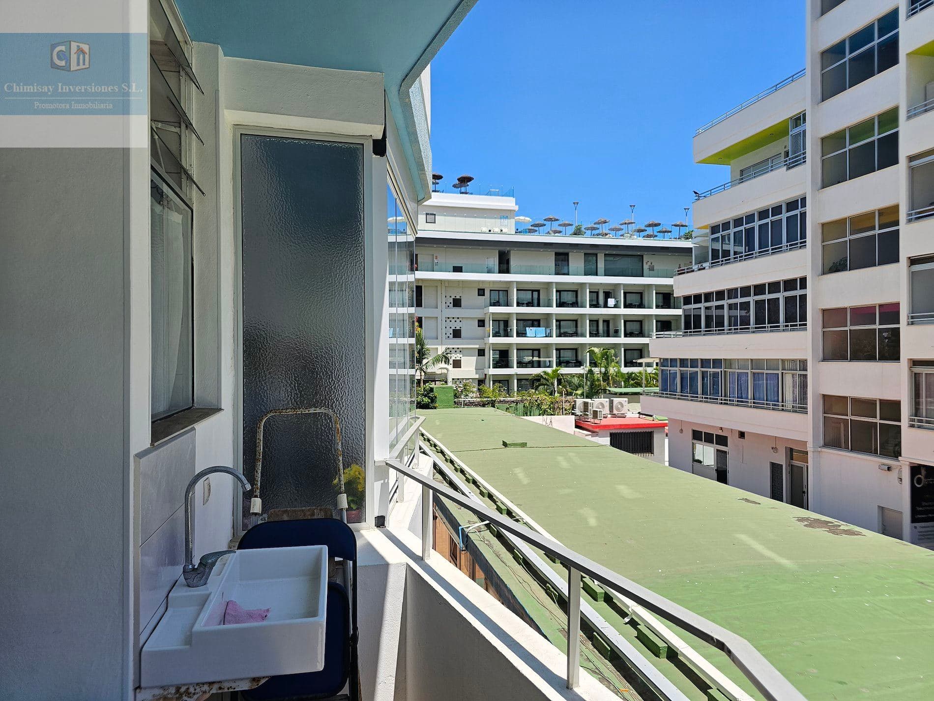 Amplio estudio reformado en costa Martiánez. - Foto 3