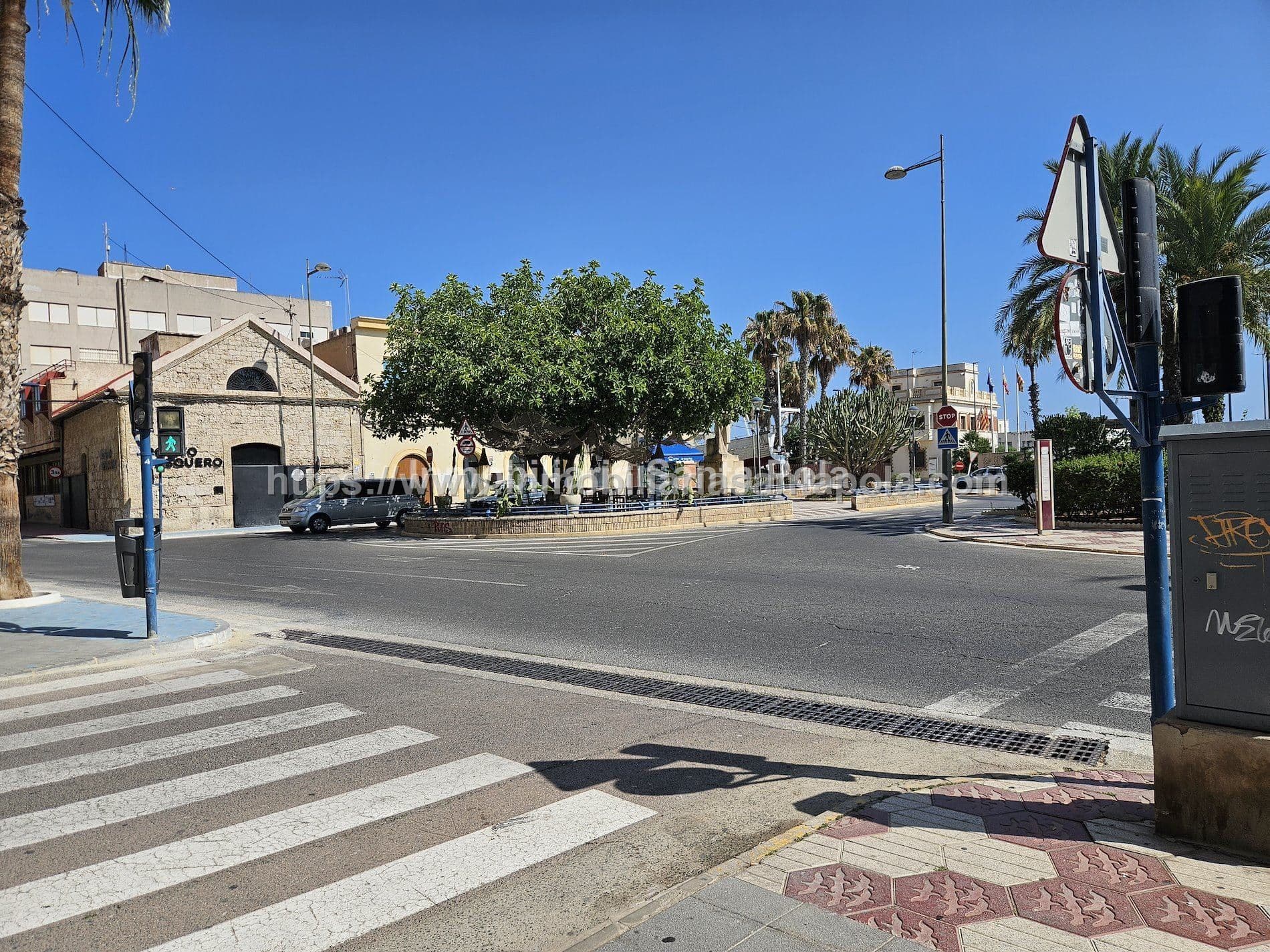 Plaza de aparcamiento, centro de Santa Pola. - Foto 2