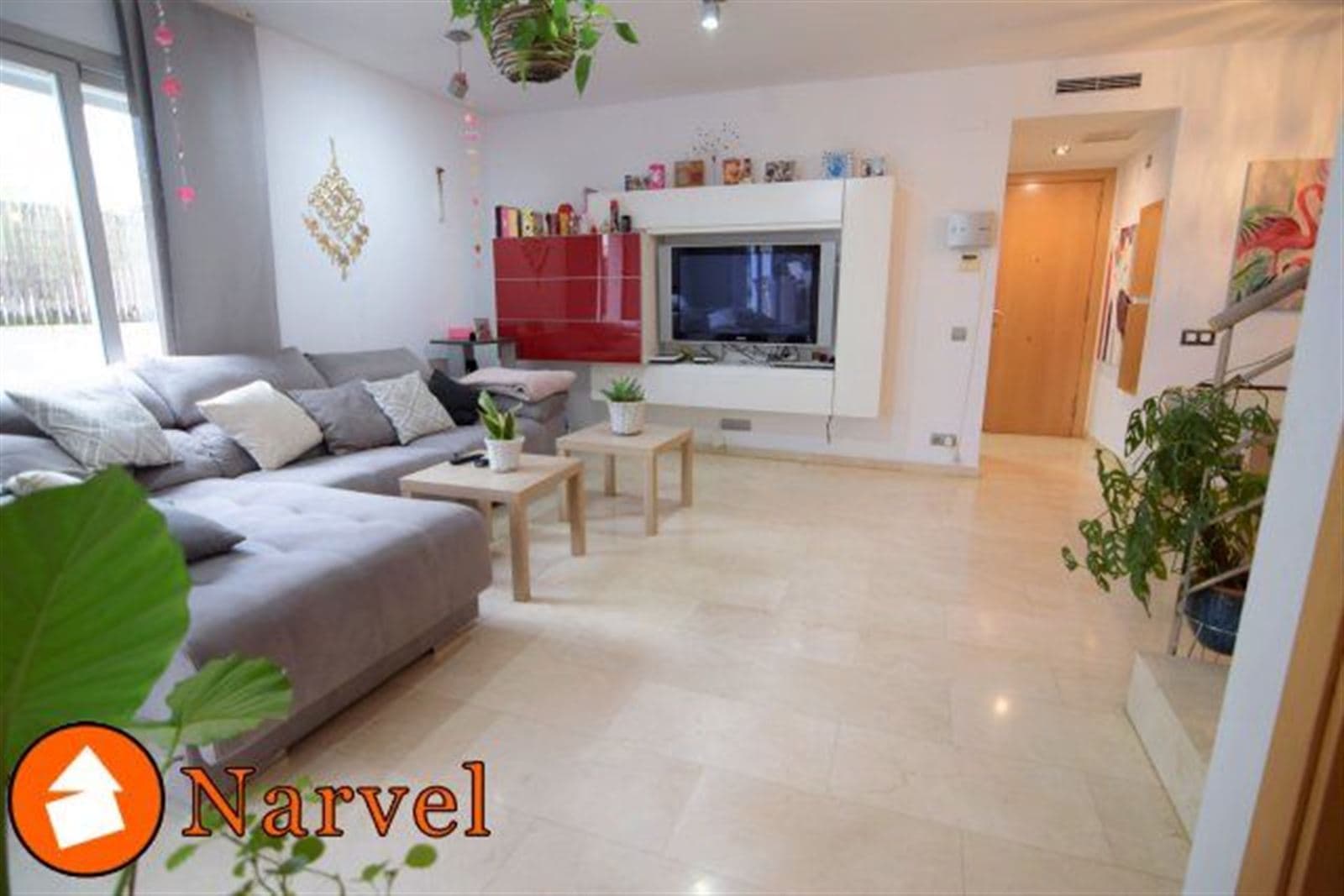 PRECIOSA PLANTA BAJA SEMINUEVA CON JARDÍN PRIVADO DE 1OOM2 - Foto 3