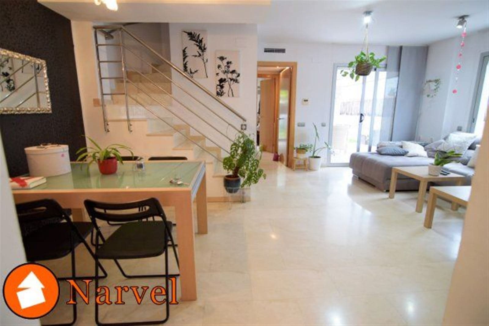 PRECIOSA PLANTA BAJA SEMINUEVA CON JARDÍN PRIVADO DE 1OOM2 - Foto 4