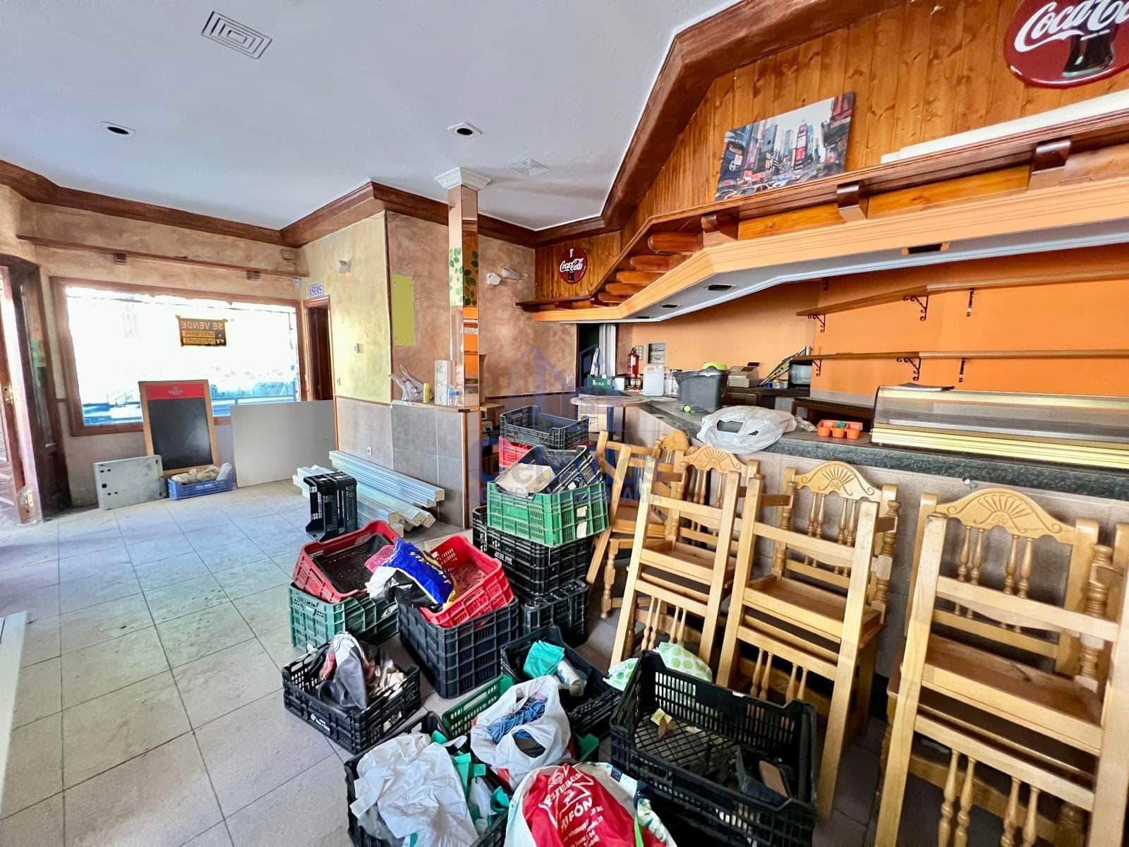 🍽️ ¡Oportunidad Única! Local Bar en Plena Zona Comercial – Ideal para Emprender o Invertir - Foto 4