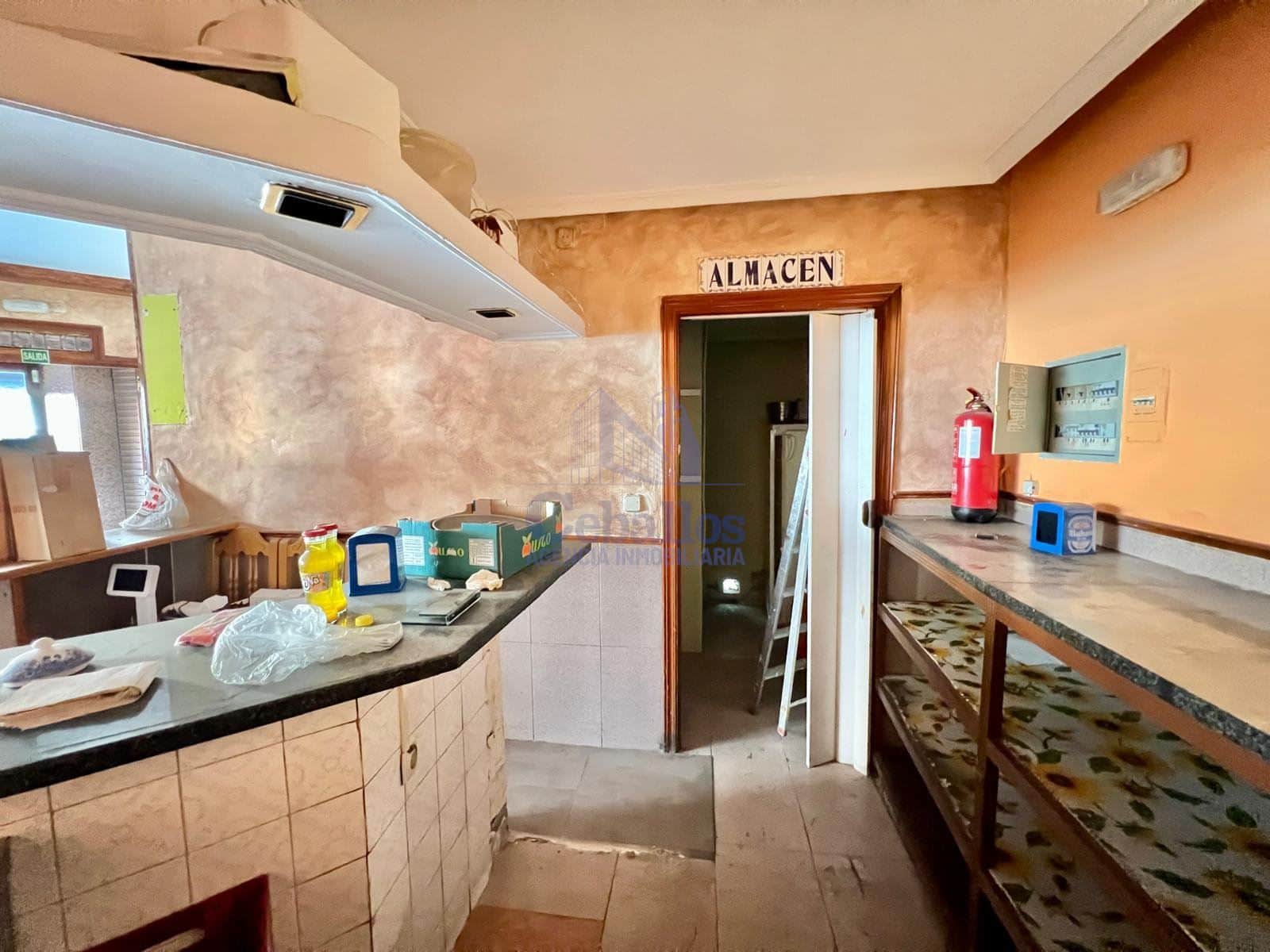 🍽️ ¡Oportunidad Única! Local Bar en Plena Zona Comercial – Ideal para Emprender o Invertir - Foto 5