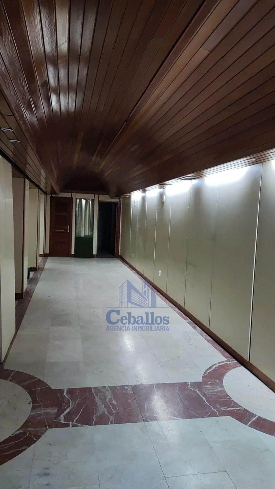 Local comercial en alquiler en Guadalajara - Foto 2