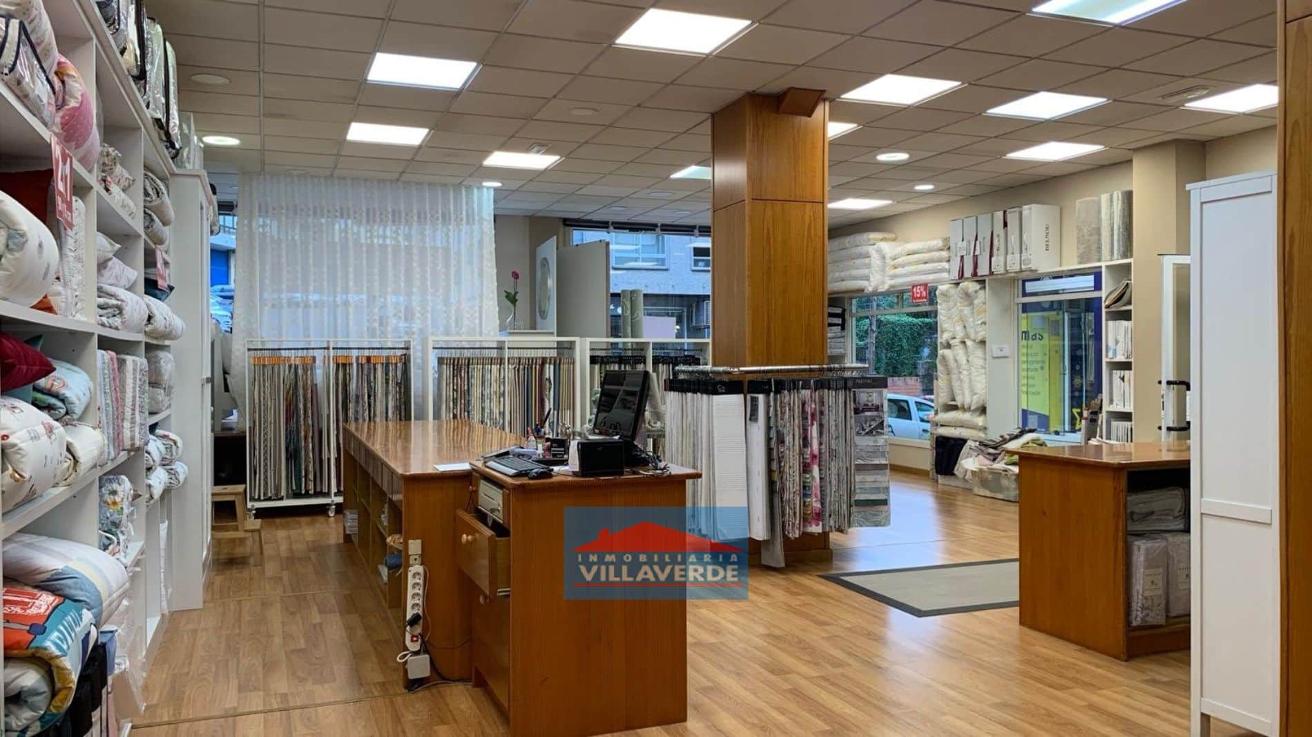 Local comercial en alquiler en Cangas - Foto 3