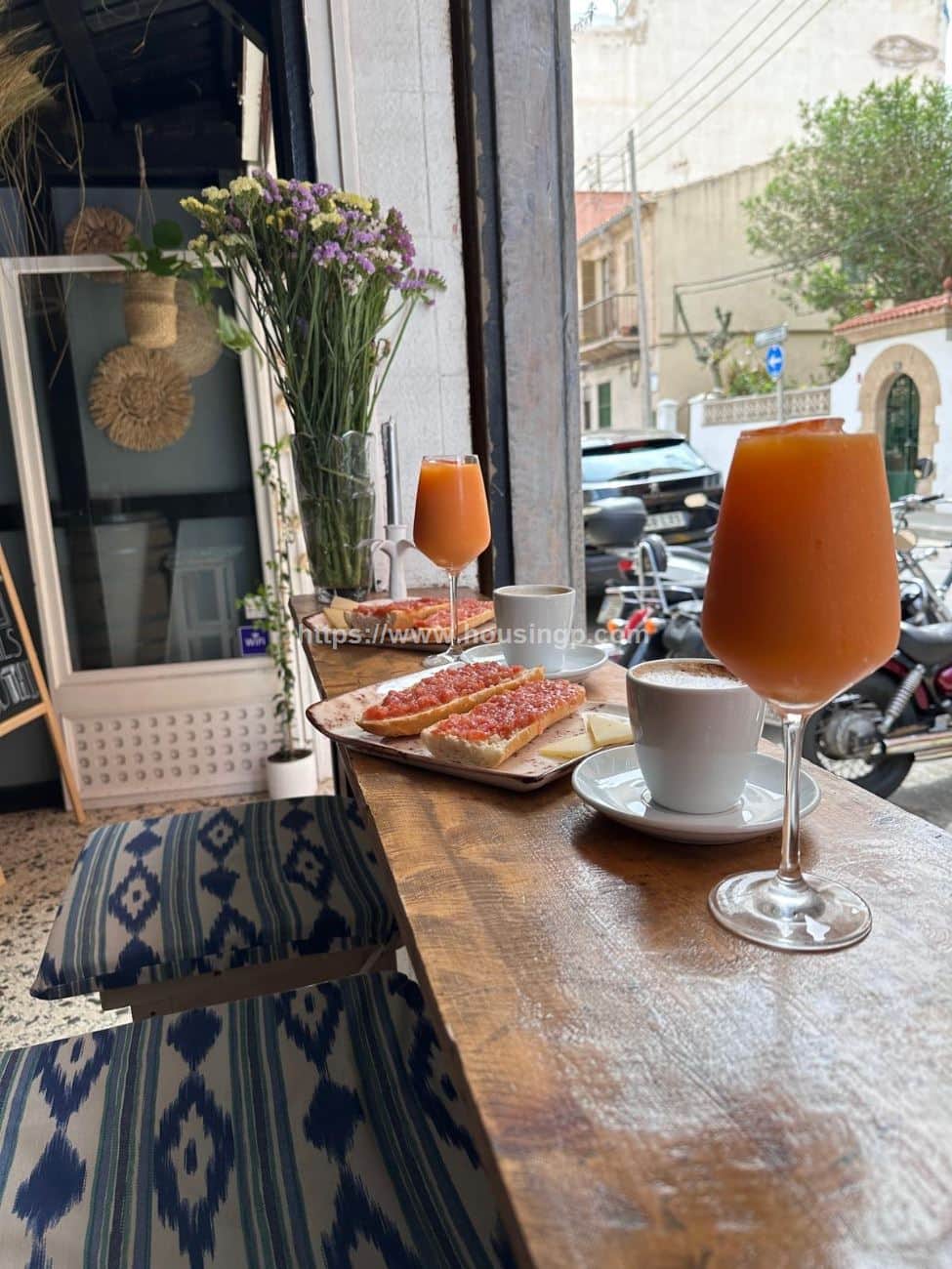 LOCAL CON NEGOCIO EN S´ARENAL DE PALMA - Foto 3