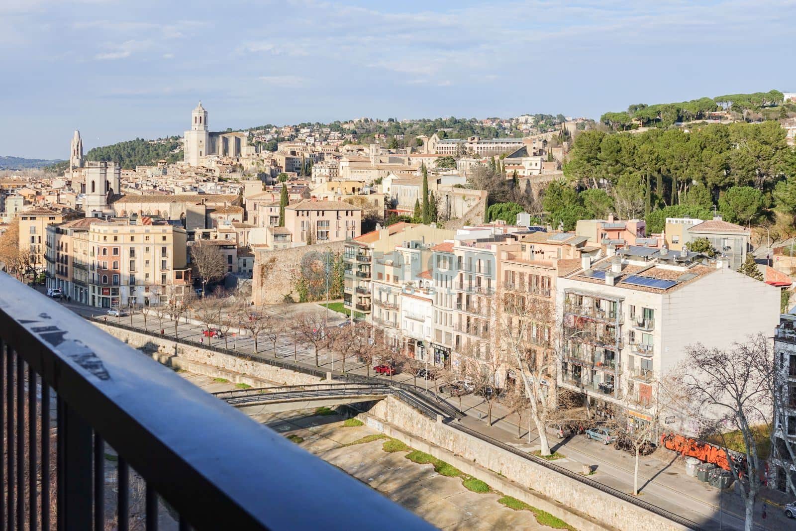 PISO PLANTA ALTA DE 3 HABITACIONES DOBLES, EN PLENO CENTRO DE GIRONA - Foto 2