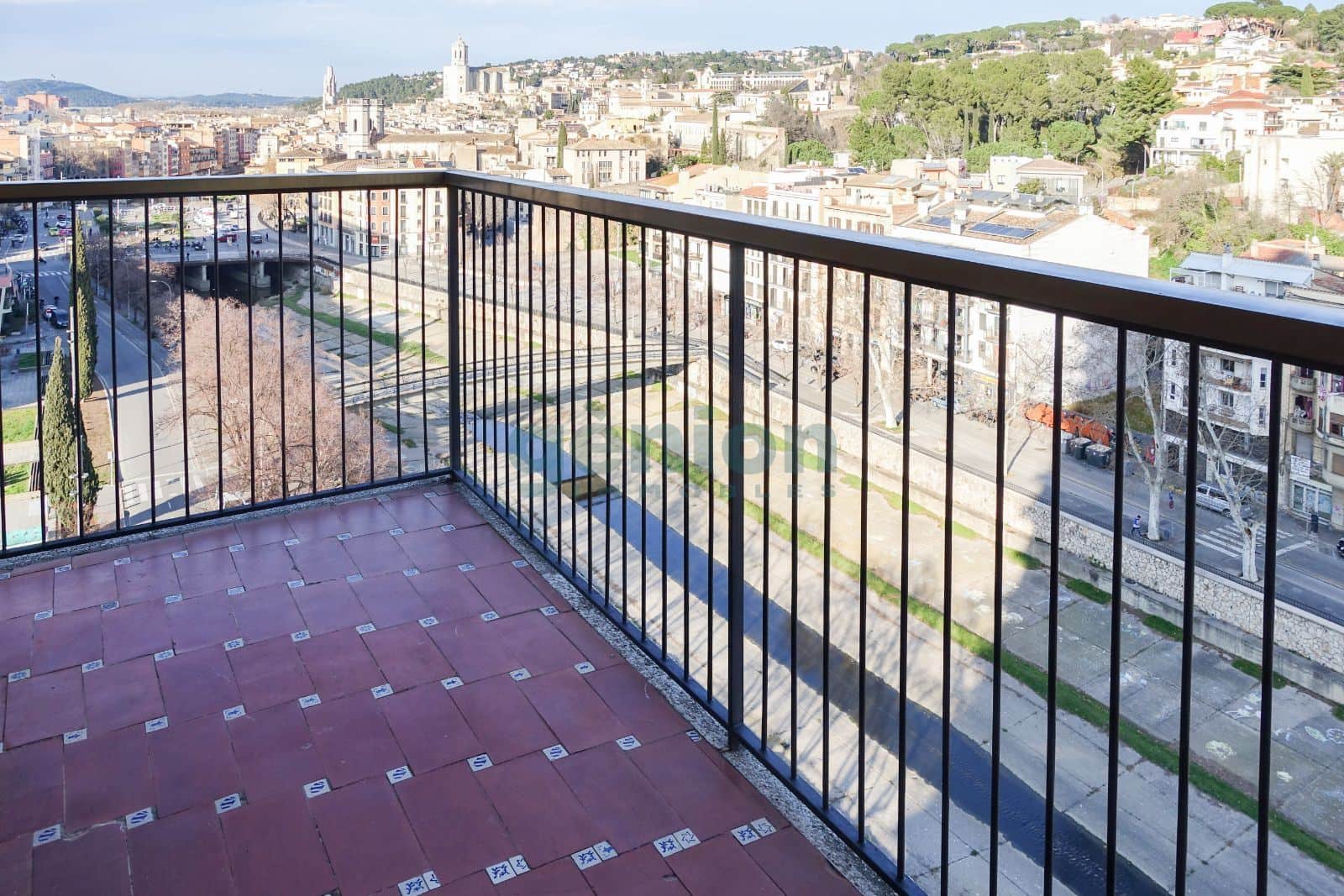 PISO PLANTA ALTA DE 3 HABITACIONES DOBLES, EN PLENO CENTRO DE GIRONA - Foto 3
