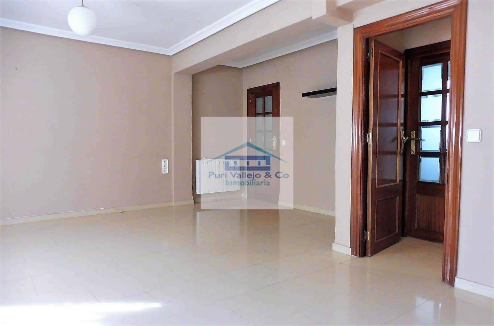 Amplio piso de 3 habitaciones con terraza. - Foto 2