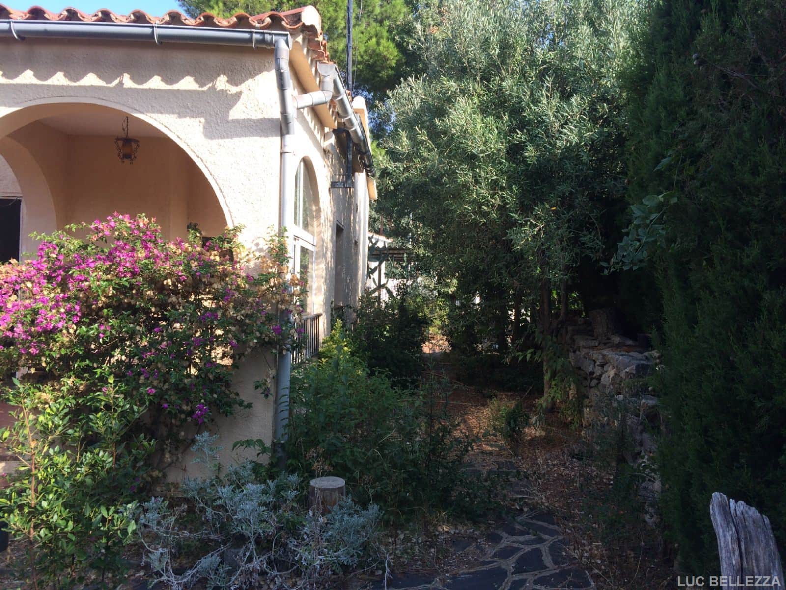 Casa con gran jardín en parcela de 486 m2 - Foto 3